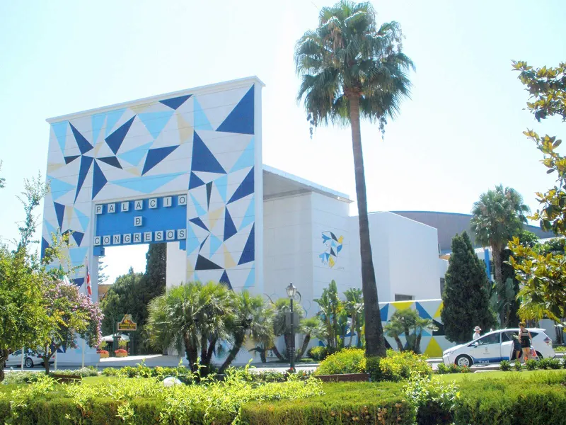 阿道弗·苏亚雷斯会议展览宫